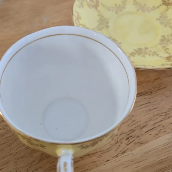 Queen Anne Fine Bone China Yellow Gold Filigree Teacup & Saucer Set - Picture 8 of 11